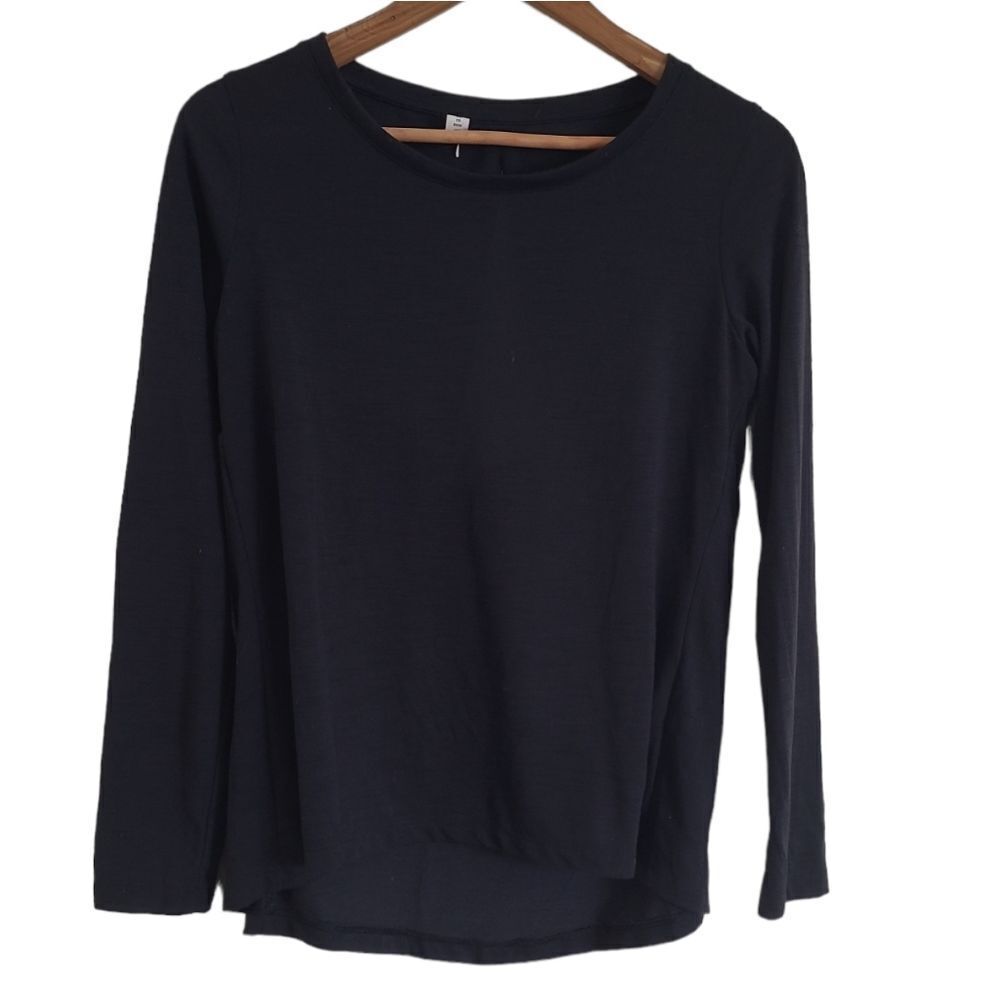 Under Armour women's shirt long sleeve black women's extra small keyhole